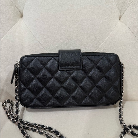 Chanel Black Quilted Leather crossbody Bag - Picture 7 of 14